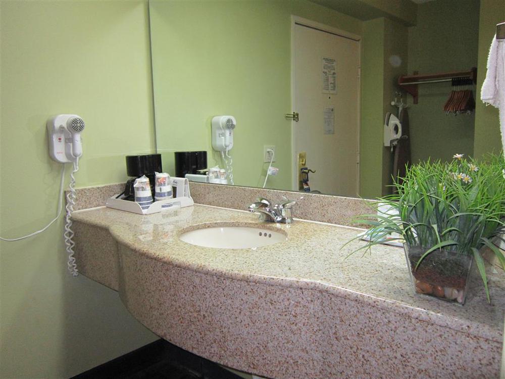 Inn Quality Jacksonville - Near Naval Air Station